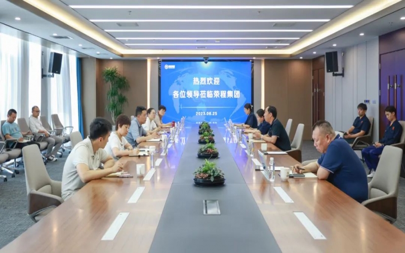 津南區副區長薛彤一行到訪榮程集團就企業生產運行、科技攻關等調研服務