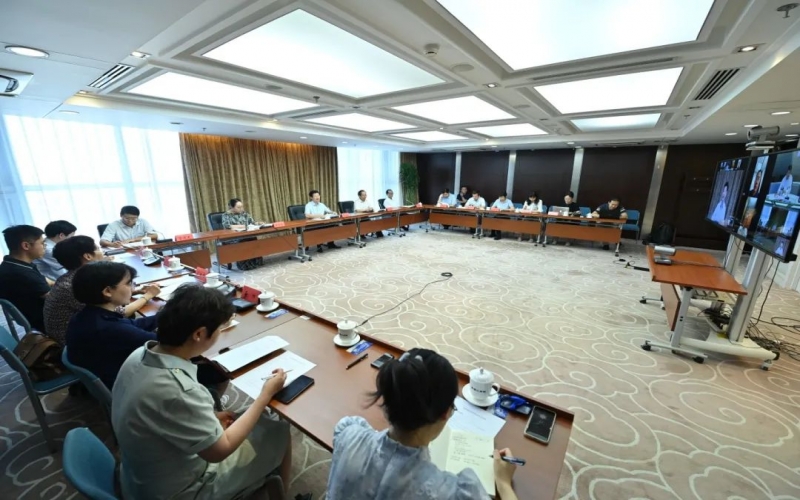 中國民營經濟研究會舉行半年度經濟形勢分析會 榮程集團董事會主席張榮華出席并作重點發言