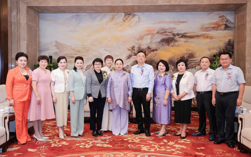 張榮華主席出席海南省女企業家經濟發展促進會成立周年慶典