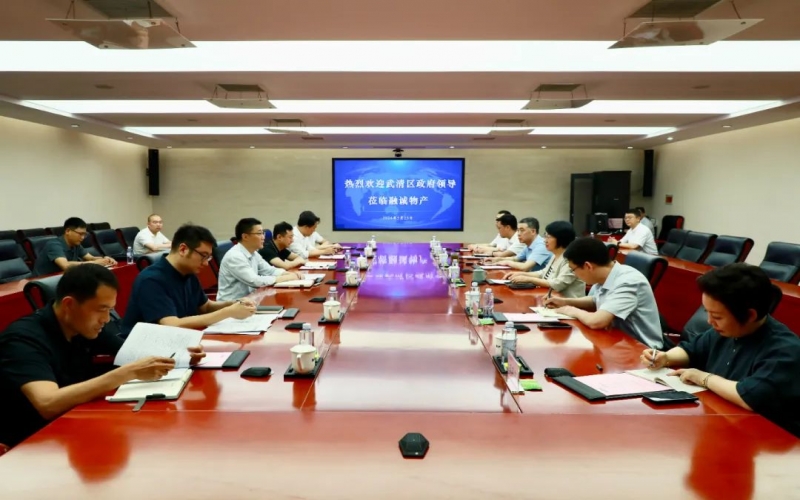 榮程集團黨委書記、融誠物產總經理張穎與武清區領導開展座談交流