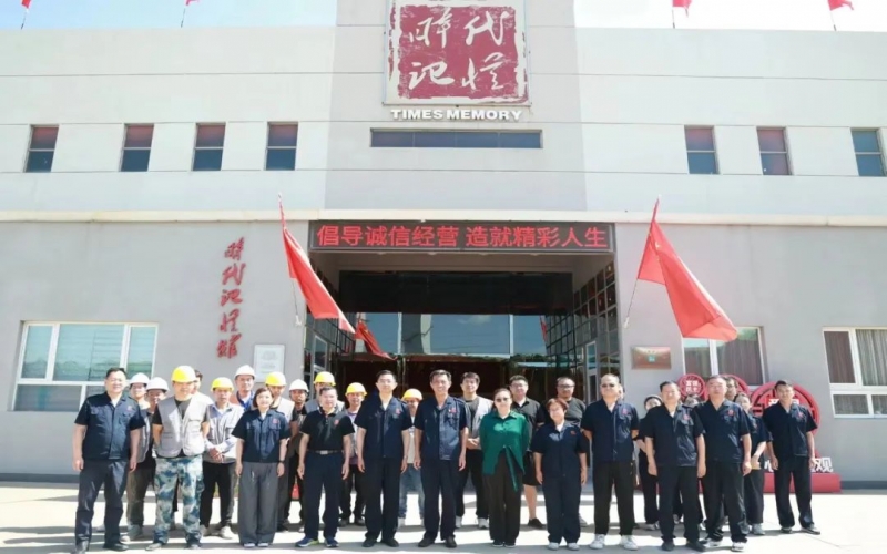 高溫慰問到一線 炎炎夏日送清涼！集團領導到時代記憶館慰問升級改造現場一線員工