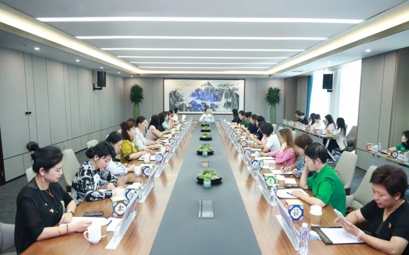 喜迎七一 向黨獻禮 - 張榮華主席與淄博市女企業(yè)家商會一行座談交流，凝聚她力量，展現(xiàn)她擔(dān)當！